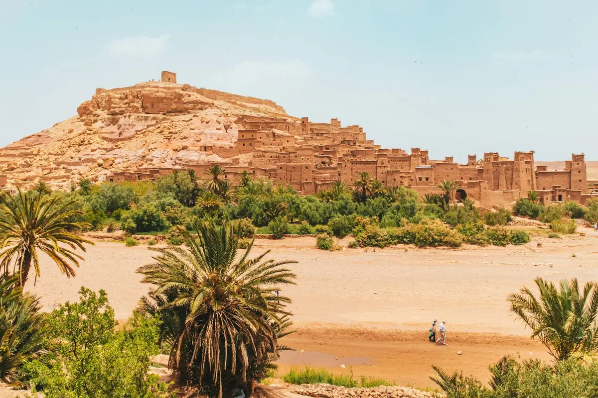 Ufortyfikowany ksar Aït Benhaddou nad doliną rzeki