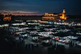 Plac Dżemaa el-Fna w Marrakeszu wieczorem