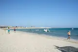 Szeroka piaszczysta plaża w Marsa Alam