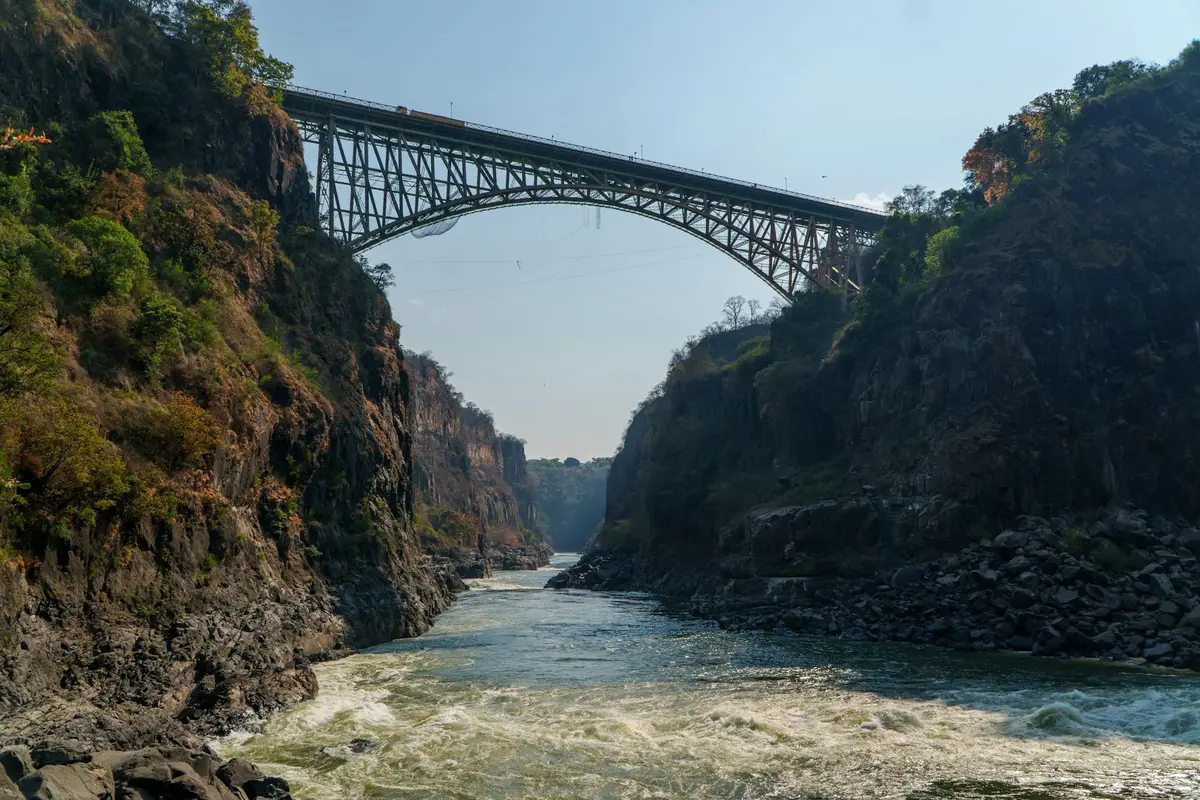 Stalowy most nad wąwozem Batoka między Zambią a Zimbabwe