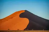 Czerwona wydma w rejonie Sossusvlei na pustyni Namib