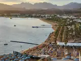 Zatoka z plażą i hotelami w Sharm el-Sheikh