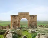 Łuk Karakalli w ruinach rzymskiego Volubilis