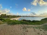 Zatoka z plażą i palmami w Watamu